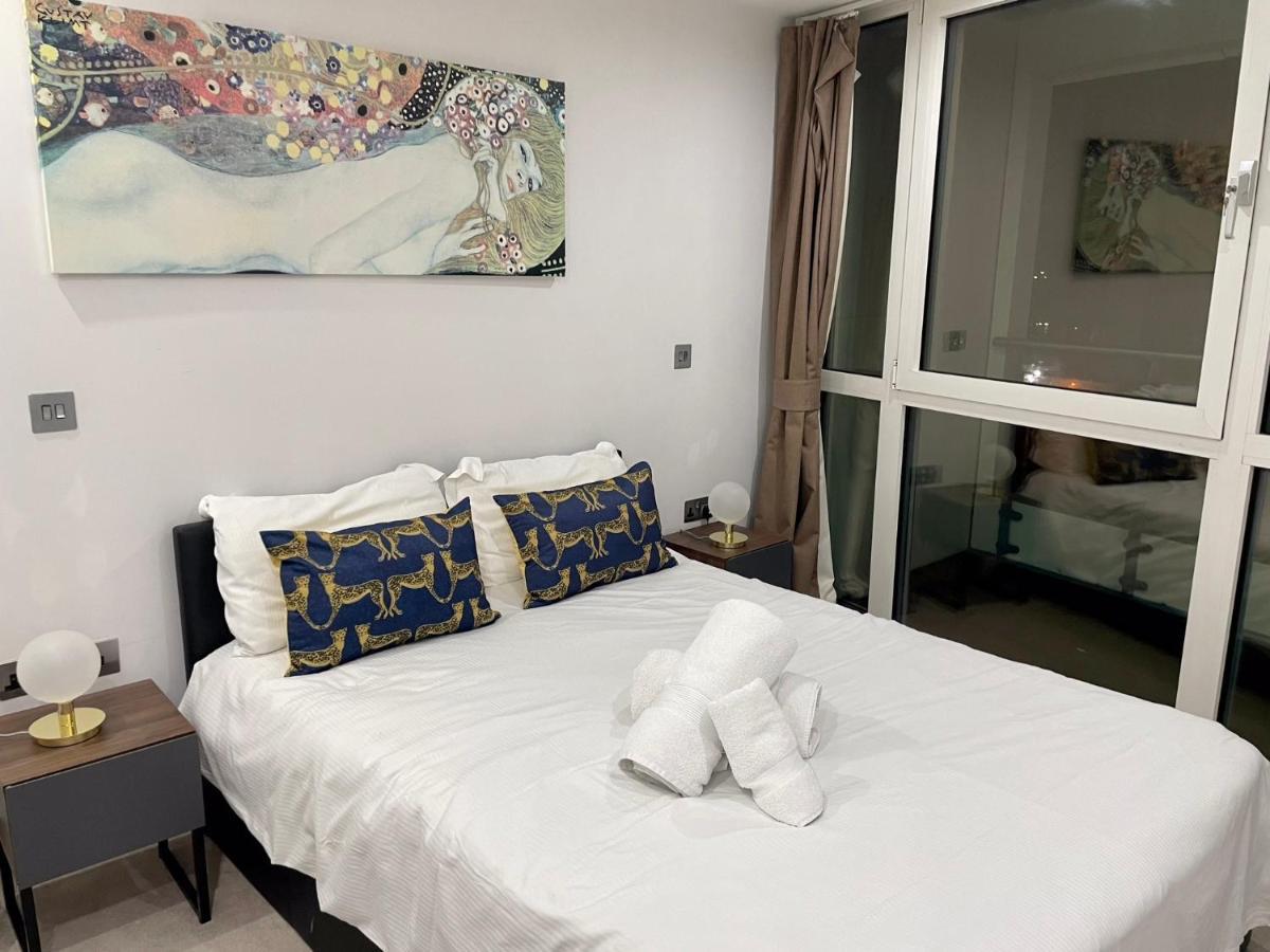 Gunwharf Quays Harbour Apartments Portsmouth Exterior foto